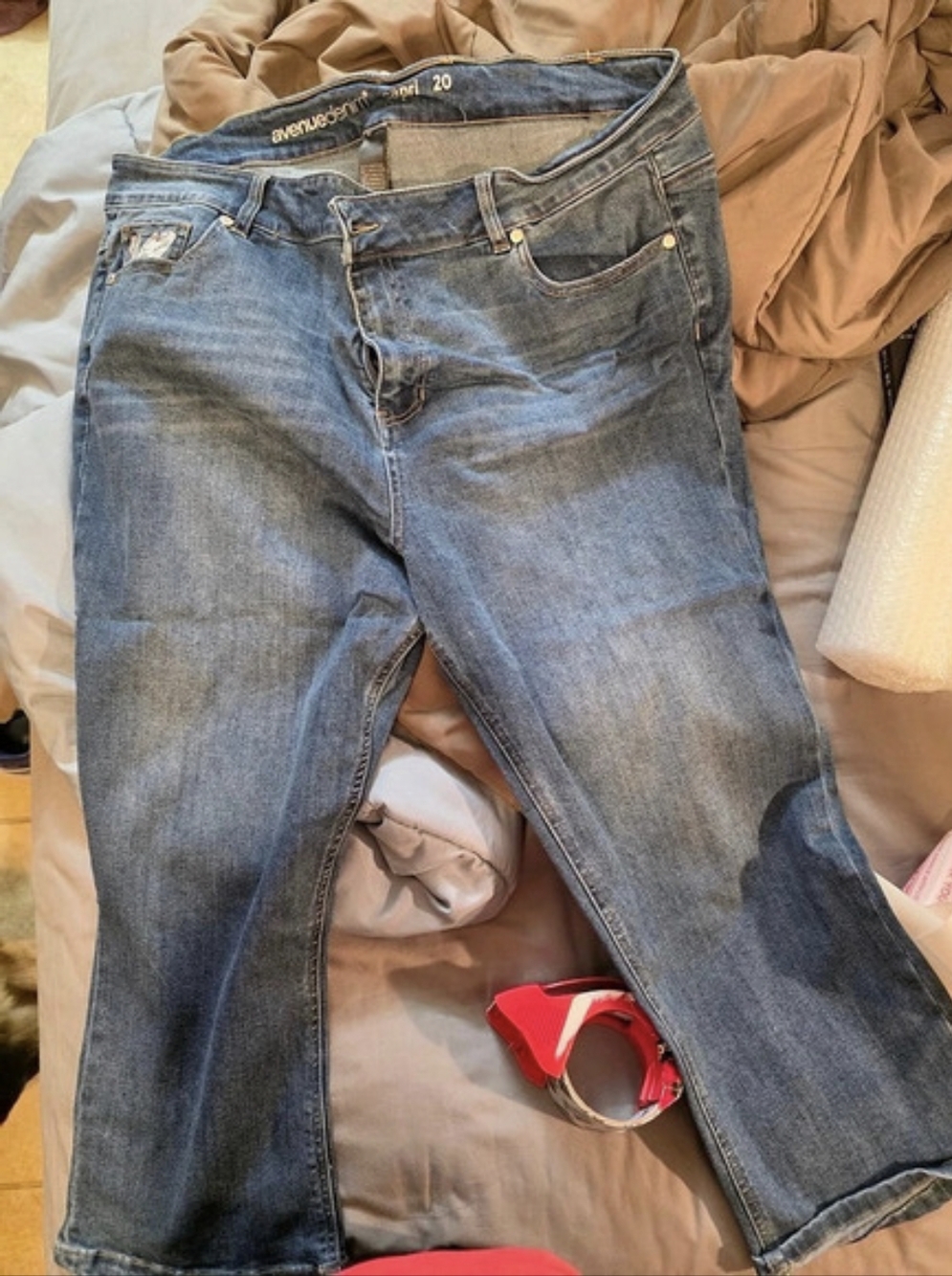 AVENUE denim Capri Jeans Waist 20